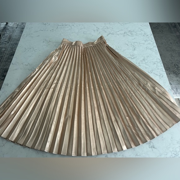Brand new! LOFT Rose Gold Midi Skirt - Picture 2 of 3